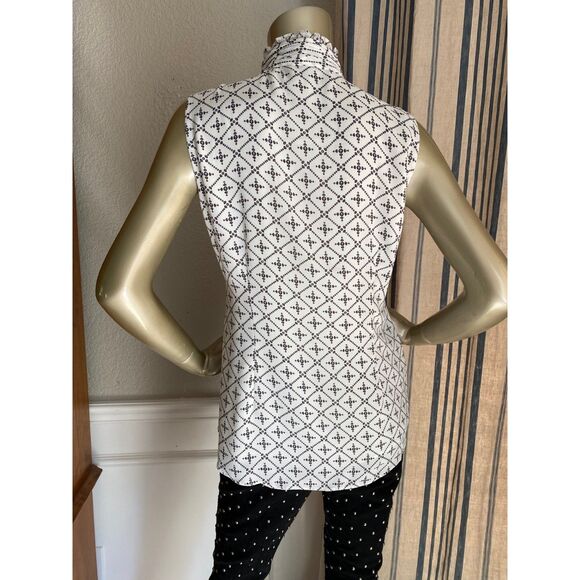 EUC White House Black Market Quilted Diamond Ruffle Sleeveless Top M - Picture 5 of 6